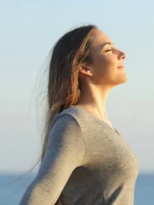 séance de relaxation bien-être sophrologie massage exercices de respiration